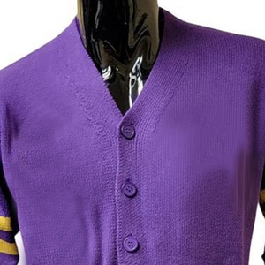 Cardigan en tricot respirant pour la vente en gros, pull uni style universitaire, fraternité grecque, 100% acrylique doux, patchs personnalisés sur le devant, manches longues - Product Image 2