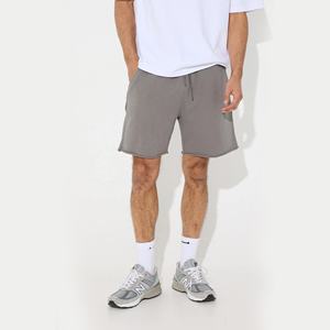 Elegantes pantalones cortos de felpa francesa con tela transpirable, cintura ajustable y diseño moderno para atuendos diarios. - Product Image 2
