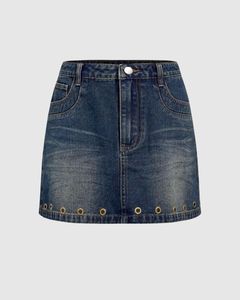 Mini-jupe en jean de luxe cloutée pour femme, style punk, avec rivets, fabrication OEM sur mesure, fabricant de jean au Royaume-Uni et aux États-Unis - Product Image 2