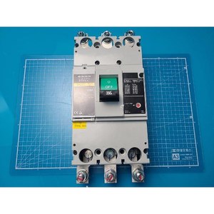 Disjoncteur à boîtier moulé Fuji SA403C(350A) d'occasion – Pièces d'équipement semi-conducteur d'époque - Product Image 1