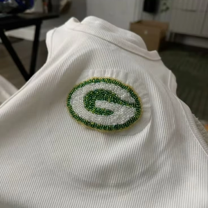 Elegante Top Étnico Bordado con Cuentas, Hecho a Mano con Cristal y Vidrio, Regalo de Bautizo con Diseño Zen Asiático - Product Image 6