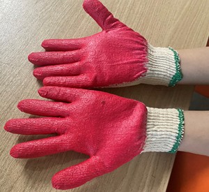 Gants tricotés résistants aux coupures en coton rouge enduit de latex, ambidextres, à manchette extensible, pour le nettoyage domestique et la protection - Product Image 4
