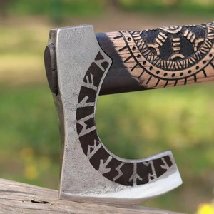 Hacha Vikinga Forjada a Mano, Acero con Alto Contenido de Carbono, Grabada, para Camping, con Mango de Madera, para Supervivencia al Aire Libre, Bricolaje - Product Image 3