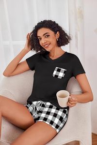 Ensemble deux pièces décontracté pour femmes, haut à manches courtes et col en V avec poche à carreaux et short assorti, coupe ample, pour toutes les saisons - Product Image 2