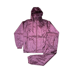 Ensemble coupe-vent réfléchissant unisexe style streetwear, survêtement imperméable avec veste à capuche et short 100% nylon, personnalisable avec logo, pour le jogging - Product Image 1