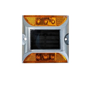 Feux de signalisation routière à LED solaires en aluminium avec protection IP68 et mode clignotant - Product Image 1