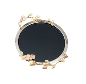Plateau de service rond en acier inoxydable martelé avec accents floraux pour la restauration, par Amson Brass Suppliers - Product Image 3