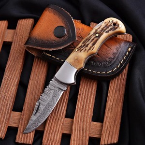 Cuchillo Plegable de Acero de Damasco Hecho a Mano, Modelo FH-160 de Viking Art, con Mango de Cuerno de Ciervo, para Caza, Deportes al Aire Libre y Camping - Product Image 1