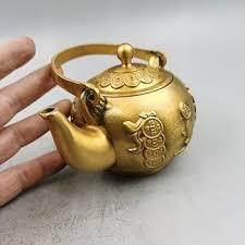 Théière chinoise traditionnelle dorée avec poignée et couvercle, bouilloire en métal au design décoratif - Product Image 3
