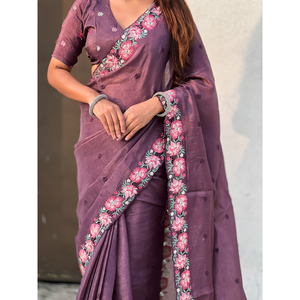 Sari brodé floral multicolore avec bordure ajourée, couleur vin pur, pour les mariages - Product Image 2