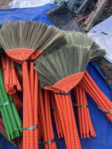 Balai en herbe naturelle du Vietnam, produit de nettoyage ménager écologique - Product Image 1