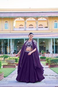 Ensemble 3 pièces pour femme, Lehenga Choli brodé en soie violet avec shrug et dupatta, tenue traditionnelle indienne pour mariage et fête de Diwali - Product Image 4
