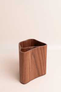 Porte-stylo en bois en forme de feuille de Ginkgo - Porte-crayons minimaliste en noyer fait main - Accessoire de bureau en bois fait main - Product Image 5