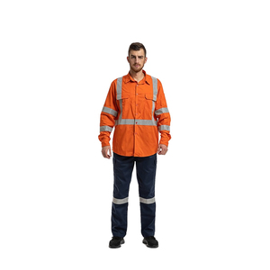 Fournisseur en gros proposant des uniformes de travail imperméables de qualité supérieure avec marque privée pour les acheteurs B2B internationaux. - Product Image 4