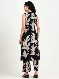 Conjunto de Kurta y Pantalón con Estampado Floral Negro, Cómodo para Uso Diario o en Casa, Disponible en Grandes Cantidades - Product Image 2
