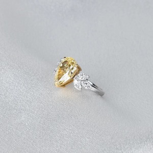Anillo de Compromiso con Diamante Amarillo Canario en Forma de Pera de 3 Quilates, Anillo de Diamante Cultivado en Laboratorio de Oro de 14K, Anillo de Promesa Nupcial Amarillo Elegante para Mujer - Product Image 4