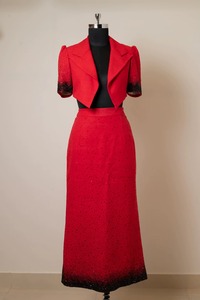 Conjunto de Dos Piezas Rojo de Lujo para Mujer, Chaqueta Corta y Falda Larga, 100% Algodón Orgánico Ecológico, Disponible al por Mayor en Boutique - Product Image 2