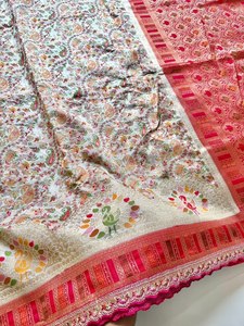 Sari de Pashmina de Seda Cruda Pura Reglance con Jacquard Cachemir, Tejido Meenakari Floral Jaal, Pallu Rico y Blusa Bordada en Contraste - Product Image 2