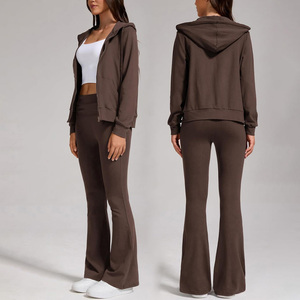 Ensemble de survêtement pour femme personnalisé avec logo, vêtements de sport à séchage rapide pour la course et la compétition de fitness - Product Image 2