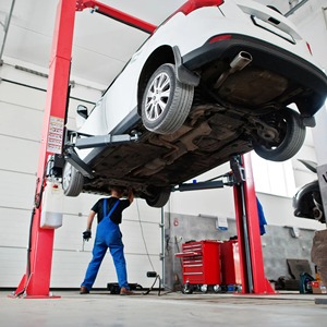 Équipement de levage de voiture pour garage à livraison rapide, doté de vérins hydrauliques avancés, d'une construction en alliage durable et d'une utilisation facile. - Product Image 3