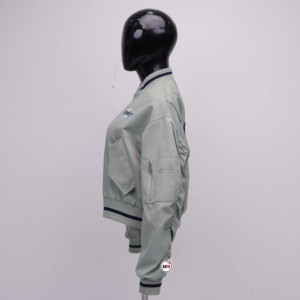 Blousons Bomber Homme Gris Clair avec Logo Brodé, Fermeture Éclair, Vêtement d'Extérieur Décontracté, Coupe Classique, en Polyester, avec Logo Personnalisé - Product Image 4