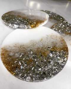 Sous-verres ronds en résine avec motif feuille d'or, sets de table modernes faits à la main, antidérapants, diamètre 350 mm - Product Image 4