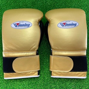 Gants de boxe Muay Thai en cuir de vachette véritable avec logo personnalisé de qualité supérieure, nouveau modèle avec sangles de maintien, pour le sparring - Product Image 1