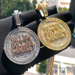 Colgante Billion Dollar Mindset - Colgante de Moissanita Baguette, Colgante Baguette Elaborado con Maestría, Totalmente Cubierto de Piedras de Plata 925 - Product Image 2