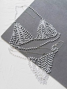 Set Reggiseno e Perizoma Sexy di Lusso con Catena per il Corpo in Perle, Gioielli per il Corpo Artigianali in Perle, Imbracatura Traforata Trasparente per Donna - Product Image 4