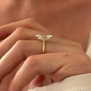 Anillo de compromiso con diamante cultivado en laboratorio de 2 quilates, talla Marquise, D VVS2, halo oculto, engaste tipo cometa, 4 puntas, oro de 14k, certificado IGI - Product Image 6