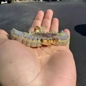 Pendentif personnalisé en forme d'aile avec logo Tishya Diamond Moissanite pour femme, en argent sterling 925, bijoux hip-hop glacés, charme en diamant plaqué or - Product Image 4