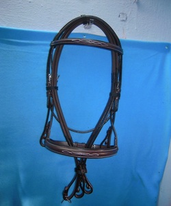 Brida de cuero negra para caballo inglés con ceñuelo ajustable y juego de riendas, equipo de equitación, fabricante Kanpur India - Product Image 3