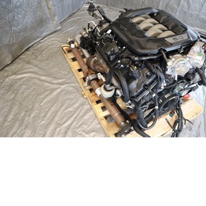 El motor V8 de 5.0L de tercera generación combinado con la transmisión automática de 10 velocidades 10R80 es una máquina potente. - Product Image 1