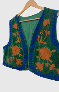 Chaleco Floral Bordado de Terciopelo Verde para Mujer, Estilo Bohemio, Sin Mangas, Hecho a Mano, Cuello en V, Sin Cuello - Product Image 3