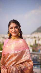 Sari de Seda Banarasi Rosa con Bordado Zari, Traje Tradicional Indio, Suave, para Bodas de Verano, Ropa Étnica, Ropa de Fiesta para Mujer, Blusa con Protección Solar - Product Image 3