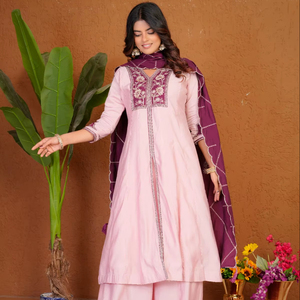 ชุดอานาร์กาลีคุรตะสุดหรูพร้อมกางเกงปาลาซโซและผ้าคลุมไหล่ปักลาย – เสื้อผ้าดีไซน์เนอร์สไตล์ชาติพันธุ์สำหรับผู้หญิง - Product Image 1