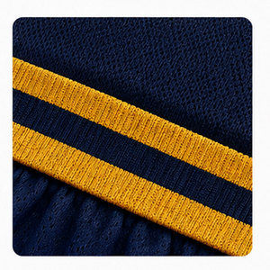 Ensemble de vêtements de sport de basketball personnalisés conçu pour l'entraînement et la compétition avec des matériaux à séchage rapide et un numéro d'équipe personnalisé - Product Image 6