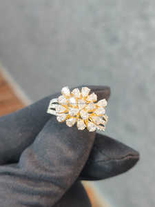 Anillo de Diamantes de Corte Pera de Lujo en Oro Amarillo, Elegante Joya de Compromiso para Mujer, Diseño Personalizado Fino, Estilo de Alta Calidad Premium - Product Image 2