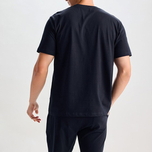 Ensemble décontracté d'été pour homme, t-shirt noir à col rond et short, en coton respirant, coupe classique, couleur unie, manches courtes - Product Image 4