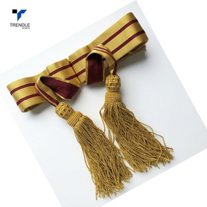Cinta de hombro dorada con rayas granate y borlas, estilo uniforme de poliéster, accesorio para recreación histórica - Product Image 2