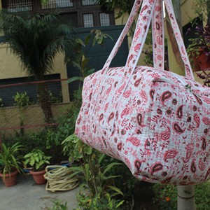 Pink Paisley Print Quilted Duffle Bag With Zipper Closure <b>Large</b> Capacity Travel Weekender Bag - Product Image 3