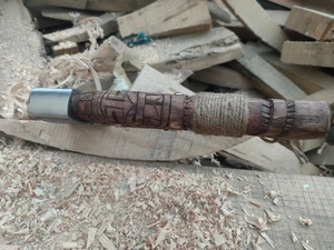 Couteau à pizza LEGACY BLADES en acier au carbone avec manche en bois antidérapant, lame tranchante, design durable - Product Image 2