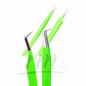 Pinzas Profesionales RMI de Acero Inoxidable con Punta Plateada y Agarre Liso para Extensiones de Pestañas, con Logotipo Personalizado - Product Image 2