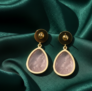 ต่างหูประดับพลอยสีชมพู |   เงินแท้ 925 ชุบทอง 18K |   พลอยรูปไข่และรูปลูกแพร์ |   ต่างหูแบบห้อยขนาด 5 นิ้ว 22 กรัม ของขวัญสำหรับเธอ - Product Image 4