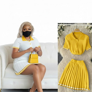 Conjunto de faldas personalizadas OEM más vendidas para mujer, top corto con capucha y estampado de logotipo informal, conjunto de faldas con capucha para invierno - Product Image 5
