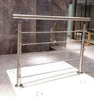 Colonne de balustrade en verre pour balcon extérieur au design moderne, avec poteau de main courante en acier inoxydable et balustrades