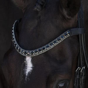 Frontal de cheval en cuir épais de qualité supérieure, fait sur mesure, avec cristaux carrés noirs et chaîne Mega Bling. - Product Image 2