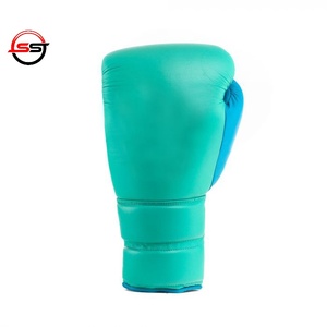 Gants de boxe de protection fabriqués avec un matériau durable, offrant un ajustement confortable, une prise sécurisée et idéaux pour la boxe - Product Image 2