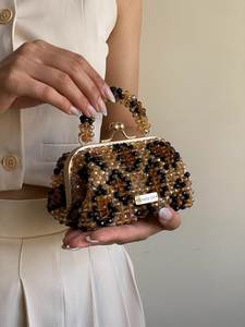 Sac à main élégant fait main avec broderie décorative et finition haut de gamme, orné de perles florales - Product Image 3