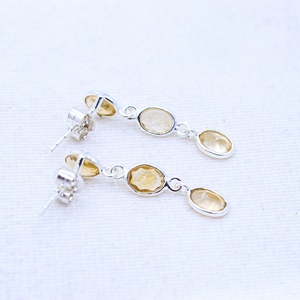 Vente en gros de boucles d'oreilles pendantes triples ovales en argent sterling 925 massif avec citrine naturelle facettée, bijoux fins Memoria Jewels - Product Image 5
